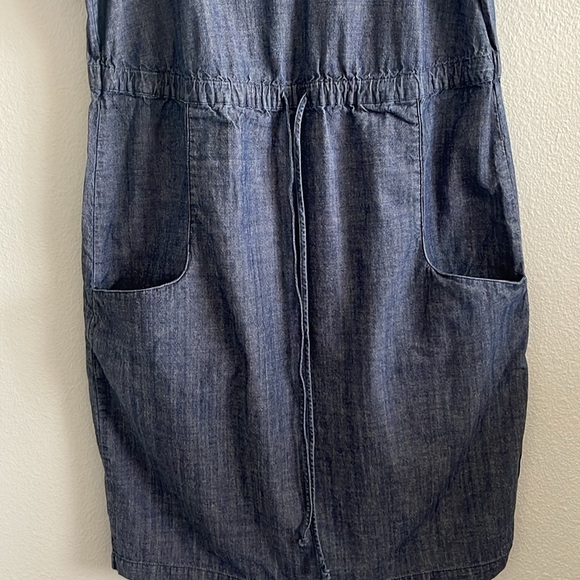 Levi’s Positively Superior Denim Dress Size Medium - Picture 2 of 6